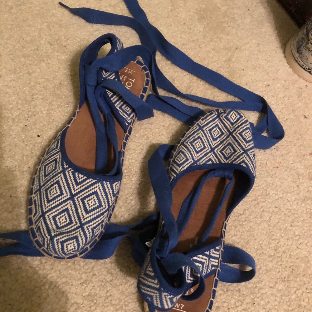 Toms - Picture 2 of 2